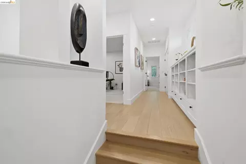 Entry Way - 857 Mountain View Dr # A, Lafayette, CA 94549 photo 11 of 14