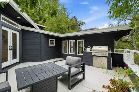 Exterior - 857 Mountain View Dr # A, Lafayette, CA 94549 photo 8 of 17
