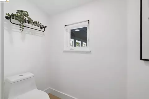 Bath - 857 Mountain View Dr # A, Lafayette, CA 94549 photo 1 of 12