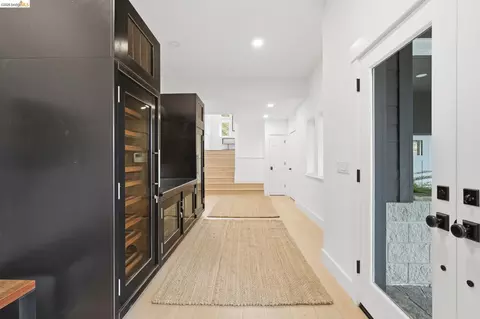 Entry Way - 857 Mountain View Dr # A, Lafayette, CA 94549 photo 2 of 14