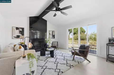 Living - 4295 Suzanne Dr, Pittsburg, CA 94565 photo 8 of 8