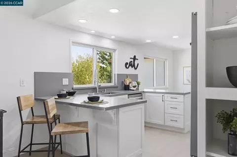 Kitchen - 4295 Suzanne Dr, Pittsburg, CA 94565 photo 10 of 11