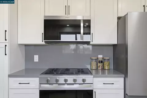 Kitchen - 4295 Suzanne Dr, Pittsburg, CA 94565 photo 4 of 11