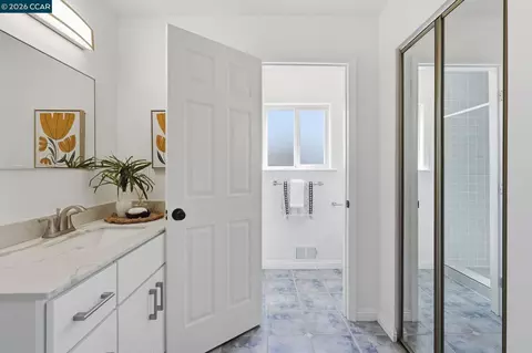 Bath - 4295 Suzanne Dr, Pittsburg, CA 94565 photo 6 of 8