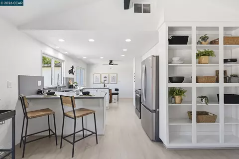 Kitchen - 4295 Suzanne Dr, Pittsburg, CA 94565 photo 9 of 11