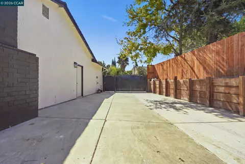 Exterior - 4295 Suzanne Dr, Pittsburg, CA 94565 photo 12 of 13