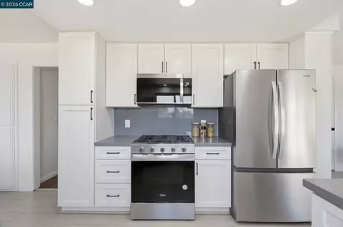 Kitchen - 4295 Suzanne Dr, Pittsburg, CA 94565 photo 7 of 11