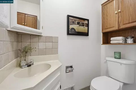 Bath - 4295 Suzanne Dr, Pittsburg, CA 94565 photo 1 of 8