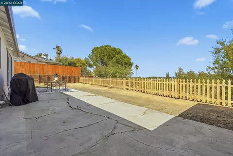 Exterior - 4295 Suzanne Dr, Pittsburg, CA 94565 photo 13 of 13