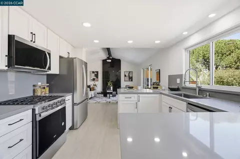 Kitchen - 4295 Suzanne Dr, Pittsburg, CA 94565 photo 6 of 11