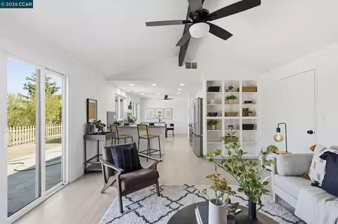 Living - 4295 Suzanne Dr, Pittsburg, CA 94565 photo 6 of 8