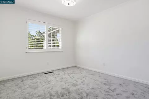 Bedroom - 4295 Suzanne Dr, Pittsburg, CA 94565 photo 1 of 10