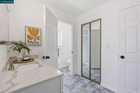 Bath - 4295 Suzanne Dr, Pittsburg, CA 94565 photo 7 of 8