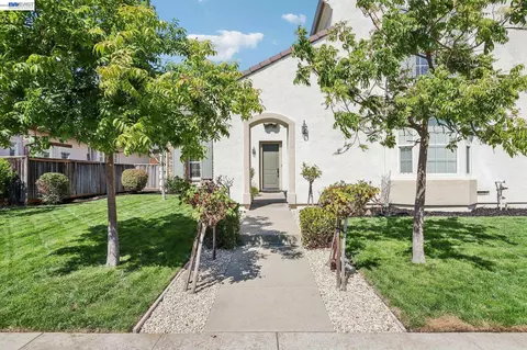 Exterior - 29207 Marshbrook Dr, Hayward, CA 94545 photo 4 of 13
