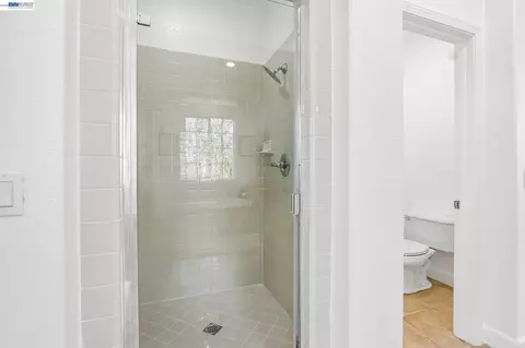 Bath - 29207 Marshbrook Dr, Hayward, CA 94545 photo 9 of 12