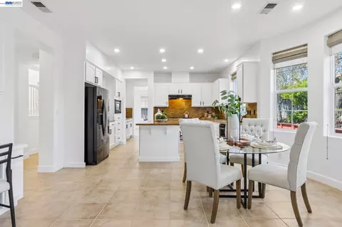 Dining - 29207 Marshbrook Dr, Hayward, CA 94545 photo 4 of 5