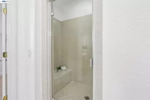 Bath - 29207 Marshbrook Dr, Hayward, CA 94545 photo 8 of 12
