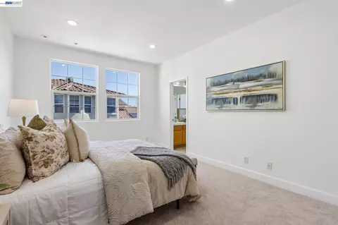 Bedroom - 29207 Marshbrook Dr, Hayward, CA 94545 photo 6 of 11