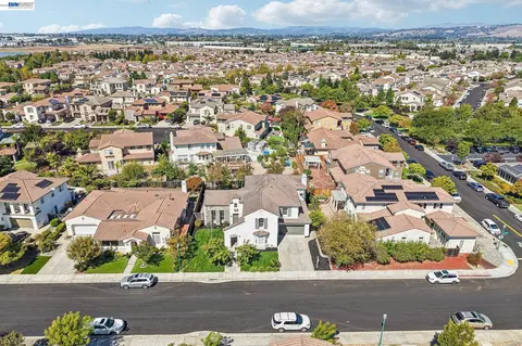 View/Area - 29207 Marshbrook Dr, Hayward, CA 94545 photo 3 of 19