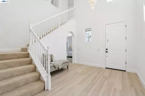 Entry Way - 29207 Marshbrook Dr, Hayward, CA 94545 photo 5 of 9
