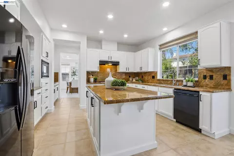 Kitchen - 29207 Marshbrook Dr, Hayward, CA 94545 photo 7 of 7
