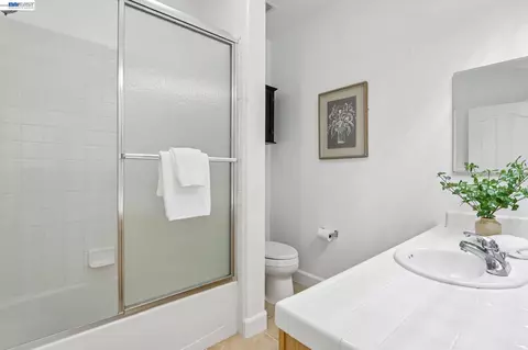 Bath - 29207 Marshbrook Dr, Hayward, CA 94545 photo 2 of 12