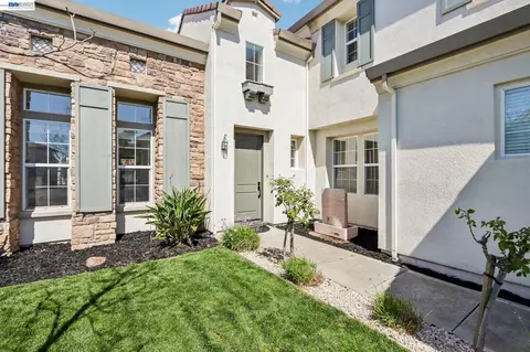 Exterior - 29207 Marshbrook Dr, Hayward, CA 94545 photo 7 of 13