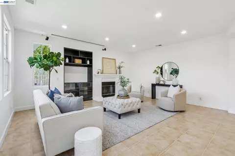Living - 29207 Marshbrook Dr, Hayward, CA 94545 photo 4 of 5