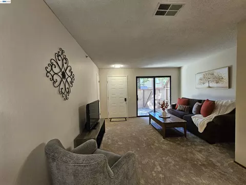Living - 247 E Warren Cmn, Fremont, CA 94539 photo 4 of 8