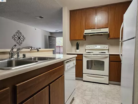 Kitchen - 247 E Warren Cmn, Fremont, CA 94539 photo 2 of 2