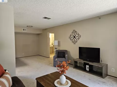 Living - 247 E Warren Cmn, Fremont, CA 94539 photo 7 of 8