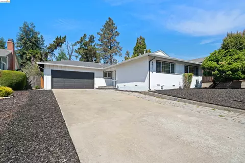4833 Shetland Ave, Oakland, CA 94605