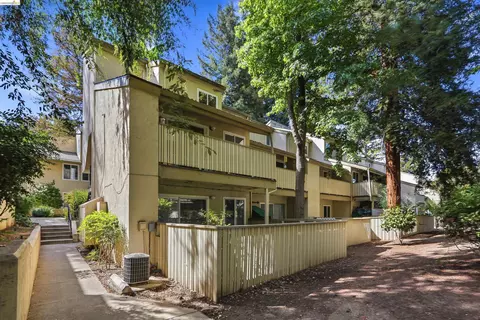2704 Oak Rd #75, Walnut Creek, CA 94597