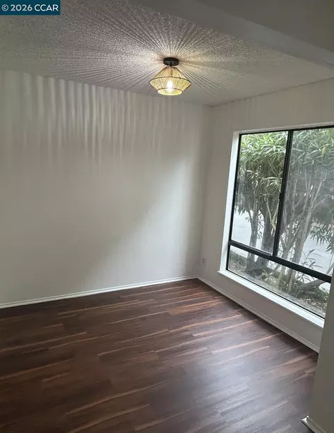 490 N Civic Dr #102, Walnut Creek, CA 94596