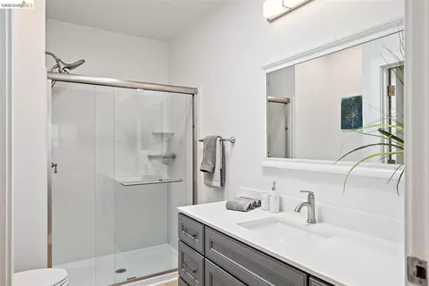 Bath - 201 3rd St #302, Oakland, CA 94607 photo 3 of 3