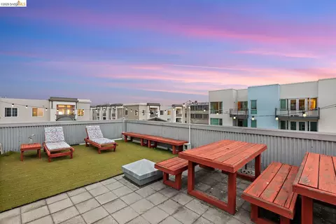Exterior - 201 3rd St #302, Oakland, CA 94607 photo 4 of 4