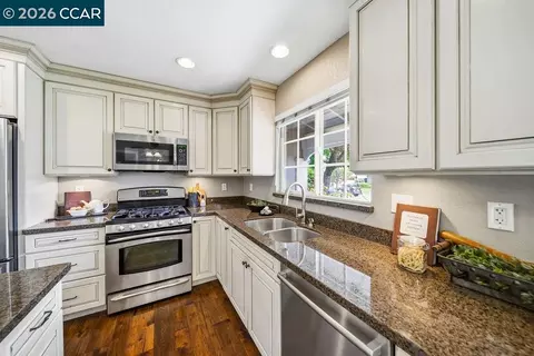 Kitchen - 169 Venado Corte, Walnut Creek, CA 94598 photo 3 of 5