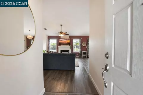 Entry Way - 5037 Morgan Way, Antioch, CA 94531 photo 2 of 4