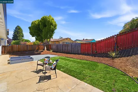 Exterior - 952 Marie Ave, Martinez, CA 94553 photo 4 of 7