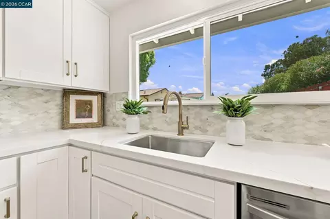 Kitchen - 952 Marie Ave, Martinez, CA 94553 photo 4 of 5