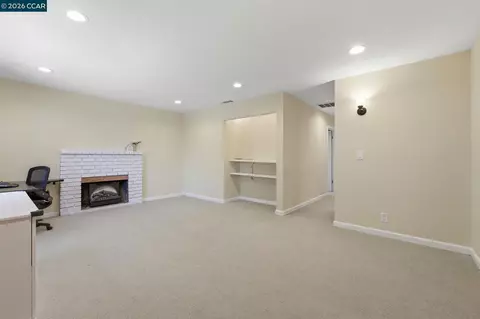 Living - 1501 Lassen Ct, Vallejo, CA 94591 photo 4 of 9