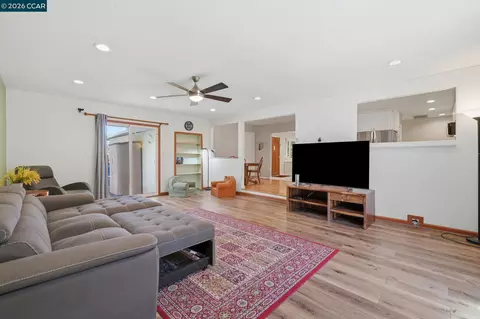 Living - 1501 Lassen Ct, Vallejo, CA 94591 photo 9 of 9