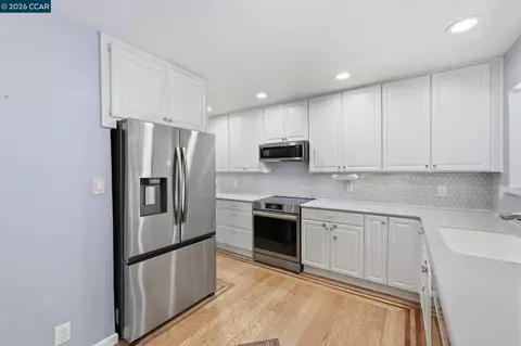 Kitchen - 1501 Lassen Ct, Vallejo, CA 94591 photo 2 of 4