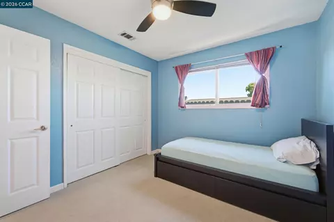 Bedroom - 1501 Lassen Ct, Vallejo, CA 94591 photo 5 of 8