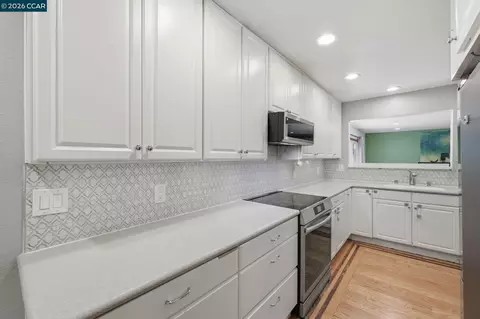 Kitchen - 1501 Lassen Ct, Vallejo, CA 94591 photo 4 of 4