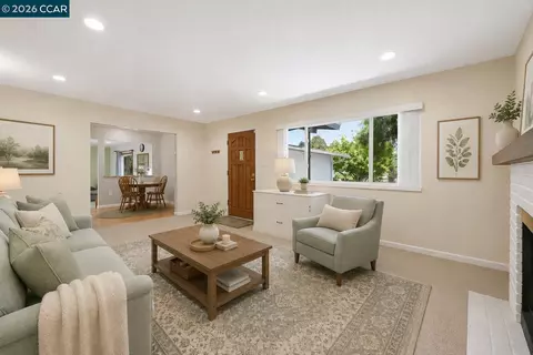 Living - 1501 Lassen Ct, Vallejo, CA 94591 photo 5 of 9
