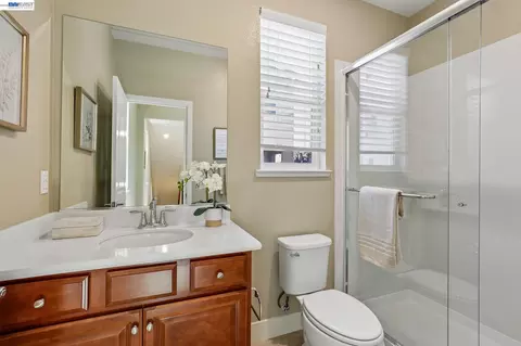 Bath - 2836 Stringham Way, Dublin, CA 94568 photo 2 of 4