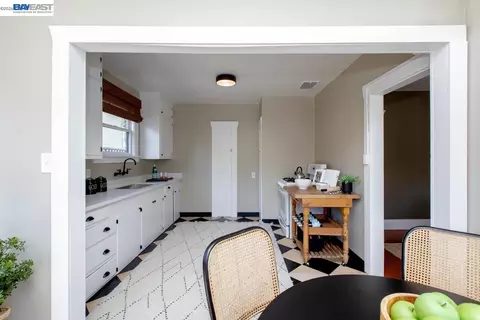 Kitchen - 1023 Willow St, Alameda, CA 94501 photo 4 of 5