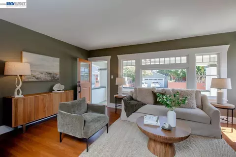 Living - 1023 Willow St, Alameda, CA 94501 photo 2 of 8