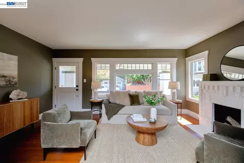 Living - 1023 Willow St, Alameda, CA 94501 photo 3 of 8